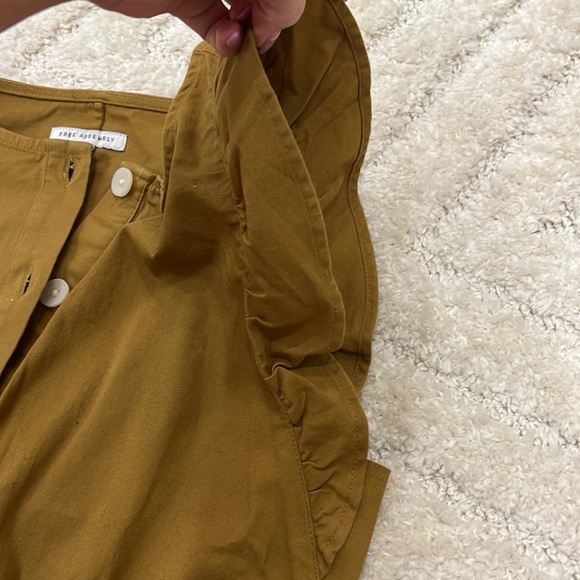 NWOT Ruffle top, M - Picture 3 of 4